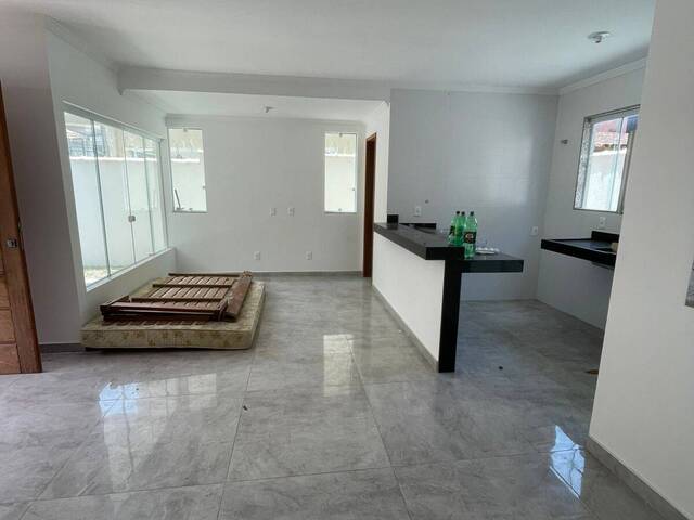 Casa para Venda em Rio das Ostras - 2