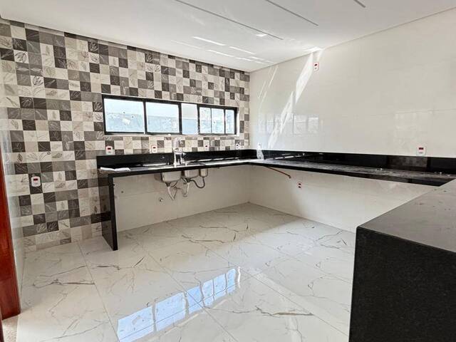 Casa para Venda em Rio das Ostras - 4