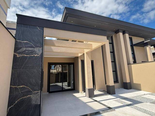 #1015 - Casa para Venda em Rio das Ostras - RJ