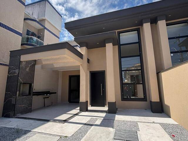 #1015 - Casa para Venda em Rio das Ostras - RJ