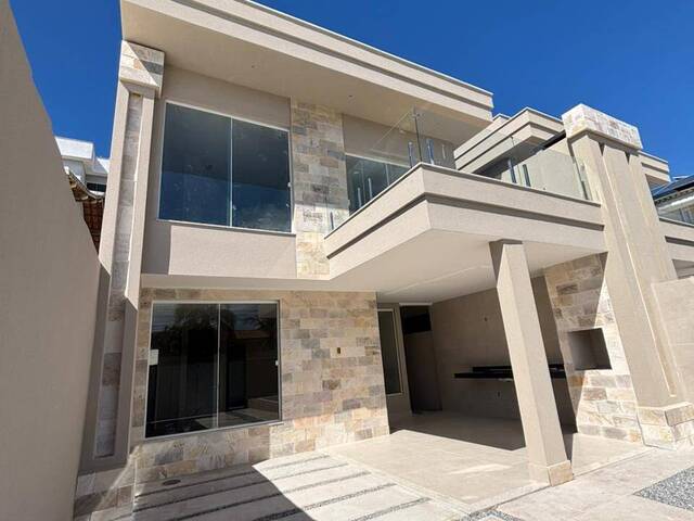 #1036 - Casa para Venda em Rio das Ostras - RJ